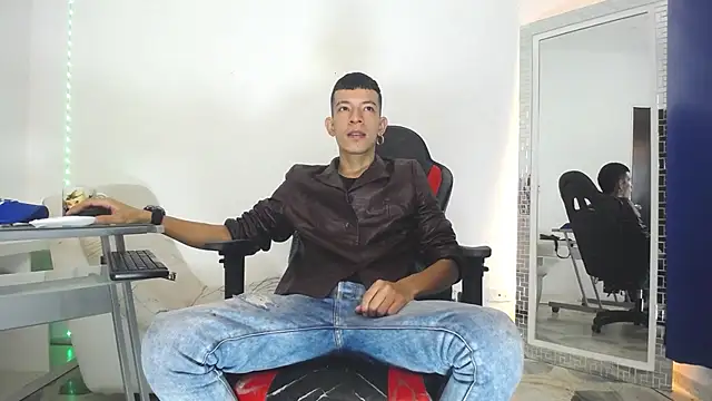 Snapshot of Favel_Gomez7 chatting on 12/26/24, 12:49 Favel Gomez7 online show from 12/26/24, 12:49