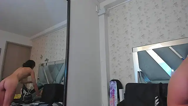 Queenjenn   online show from 12/10/24, 01:22