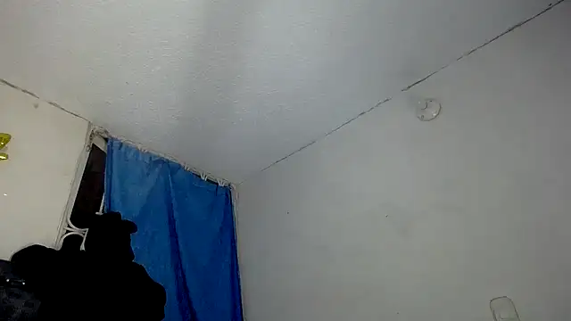 Snapshot of Queenjenn__ chatting on 12/20/24, 04:20 Queenjenn online show from 12/20/24, 04:20