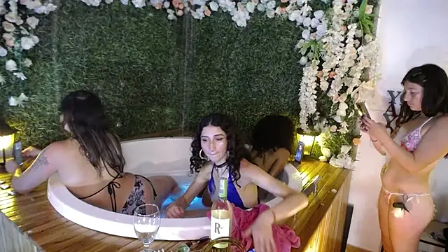 Snapshot of Queenjenn__ chatting on 01/14/25, 05:45 Queenjenn online show from 01/14/25, 05:45