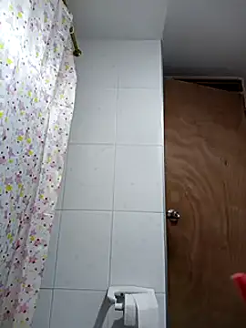 Queenjenn   online show from 02/01/25, 11:32