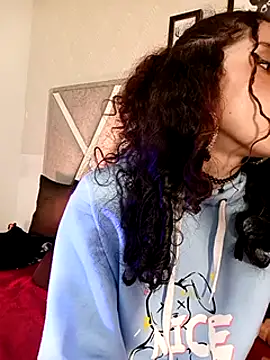 Snapshot of Queenjenn__ chatting on 02/16/25, 10:21 Queenjenn online show from 02/16/25, 10:21