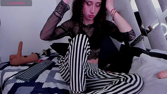 Queenjenn   online show from 03/12/25, 09:24