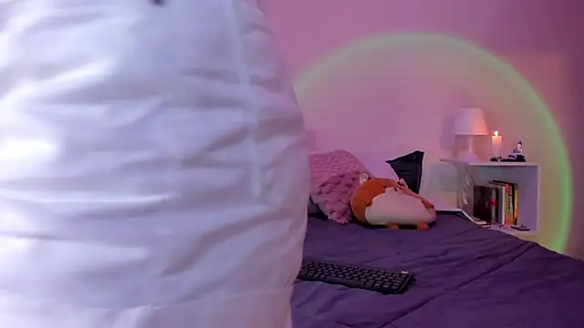 emillyhills online show from 12/22/24, 07:33