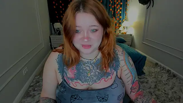 MoonLghte online show from 10/22/25, 08:08