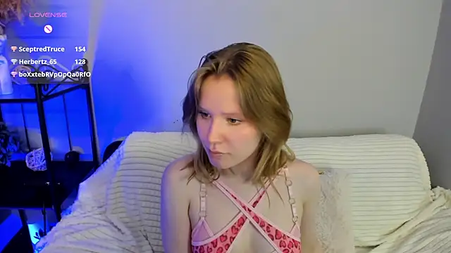 Snapshot of EvaStevs chatting on 01/04/25, 04:23 EvaStevs online show from 01/04/25, 04:23