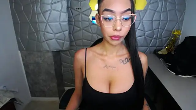 Tiffanny online show from 03/07/25, 12:23