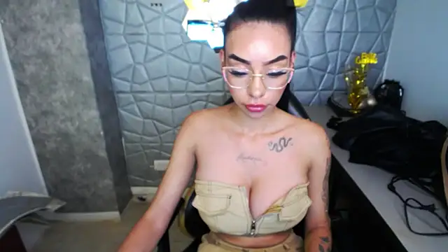 Tiffanny online show from 03/11/25, 06:41