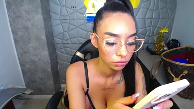 Tiffanny online show from 03/12/25, 06:33