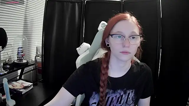 LilyFoxxx online show from 02/12/25, 04:23