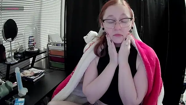 LilyFoxxx online show from 02/17/25, 04:20