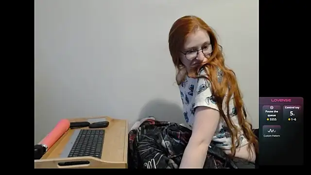 LilyFoxxx online show from 04/24/26, 05:43