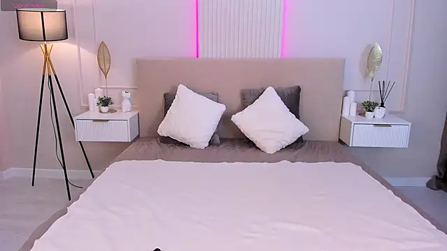 Snapshot of Amalia_3 chatting on 02/11/25, 10:04 Amalia 3 online show from 02/11/25, 10:04