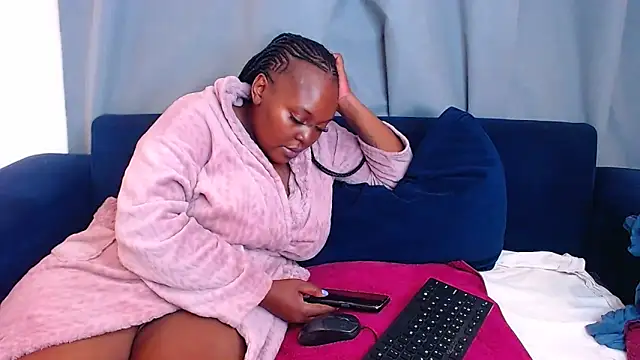 Snapshot of CHERRYYUMMY chatting on 09/28/25, 04:23 CHERRYYUMMY online show from 09/28/25, 04:23