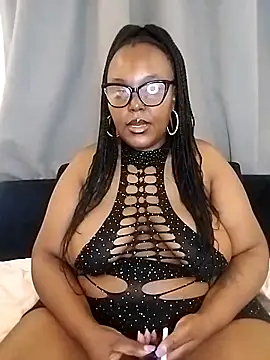 Snapshot of CHERRYYUMMY chatting on 10/20/25, 02:39 CHERRYYUMMY online show from 10/20/25, 02:39