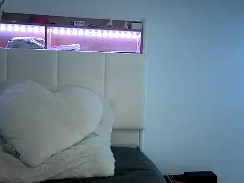 nicole77745 online show from 03/05/26, 10:44