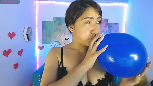 Snapshot of Sofi_hot_4m chatting on 02/26/25, 04:35 Sofi hot 4m online show from 02/26/25, 04:35