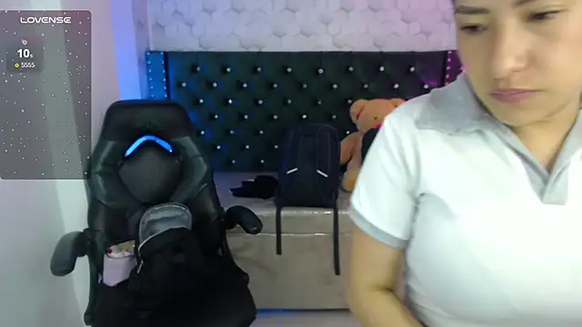 Snapshot of Sofi_hot_4m chatting on 09/19/25, 12:28 Sofi hot 4m online show from 09/19/25, 12:28