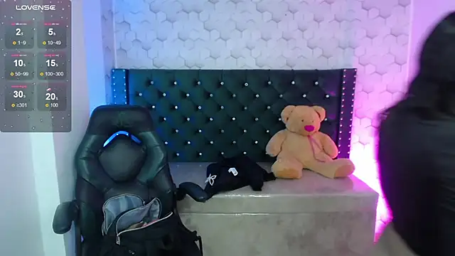 Snapshot of Sofi_hot_4m chatting on 10/01/25, 03:07 Sofi hot 4m online show from 10/01/25, 03:07