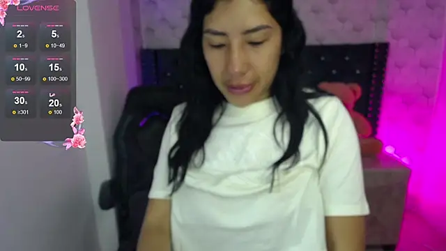 Snapshot of Sofi_hot_4m chatting on 12/16/25, 01:27 Sofi hot 4m online show from 12/16/25, 01:27