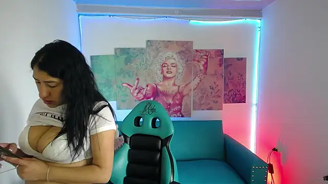 Snapshot of Sofi_hot_4m chatting on 01/06/26, 01:48 Sofi hot 4m online show from 01/06/26, 01:48