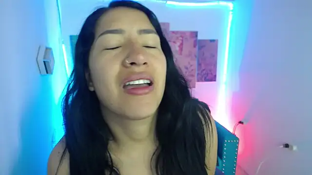 Snapshot of Sofi_hot_4m chatting on 01/12/26, 04:01 Sofi hot 4m online show from 01/12/26, 04:01