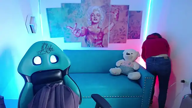 Snapshot of Sofi_hot_4m chatting on 01/13/26, 04:23 Sofi hot 4m online show from 01/13/26, 04:23