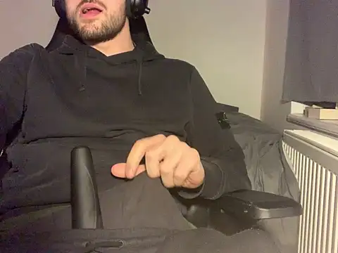 taallguyy 196 online show from 02/27/25, 06:53