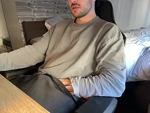 taallguyy 196 online show from 03/20/25, 10:54