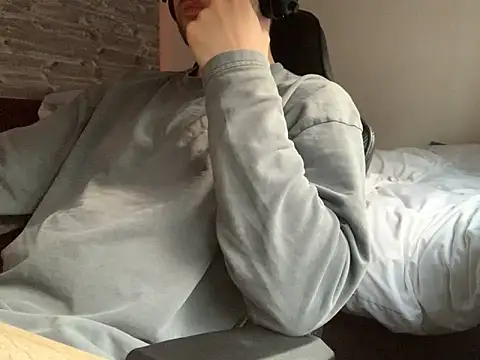 taallguyy 196 online show from 03/20/25, 05:36