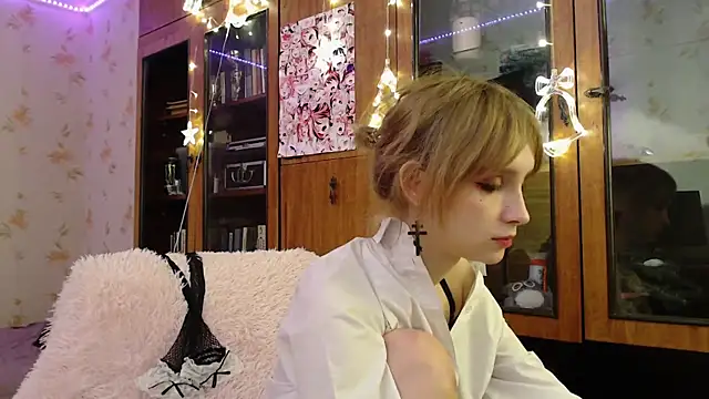 Snapshot of cloudgirrl chatting on 01/09/25, 10:41 cloudgirrl online show from 01/09/25, 10:41