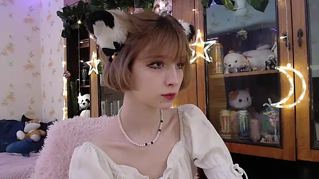 Snapshot of cloudgirrl chatting on 03/01/25, 10:10 cloudgirrl online show from 03/01/25, 10:10