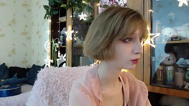 Snapshot of cloudgirrl chatting on 03/16/25, 12:33 cloudgirrl online show from 03/16/25, 12:33