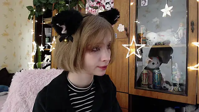 Snapshot of cloudgirrl chatting on 03/19/25, 08:32 cloudgirrl online show from 03/19/25, 08:32