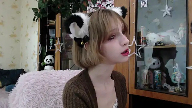 cloudgirrl online show from 03/22/25, 05:17