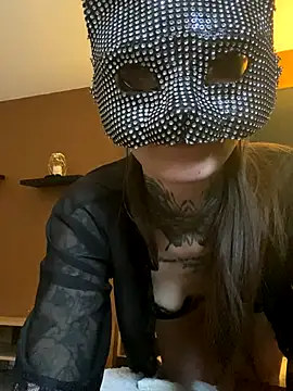 liloucamchaudee online show from 11/25/25, 09:42