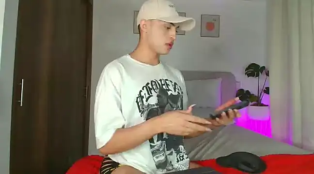 Snapshot of KarolPorttela chatting on 12/20/24, 08:45 KarolPorttela online show from 12/20/24, 08:45