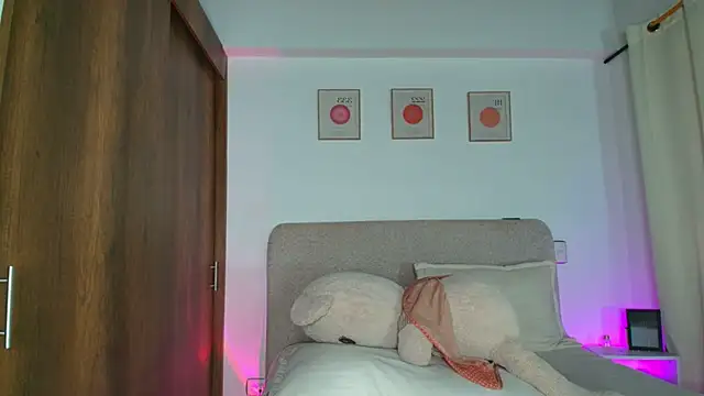 Snapshot of KarolPorttela chatting on 09/21/25, 12:51 KarolPorttela online show from 09/21/25, 12:51