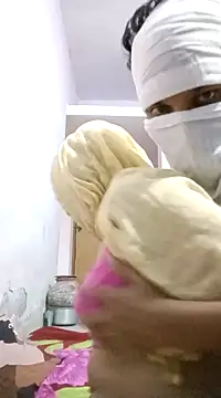 Snapshot of hot_wife_35 chatting on 12/03/24, 05:45 hot wife 35 online show from 12/03/24, 05:45