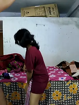 Snapshot of hot_wife_35 chatting on 10/09/25, 02:20 hot wife 35 online show from 10/09/25, 02:20