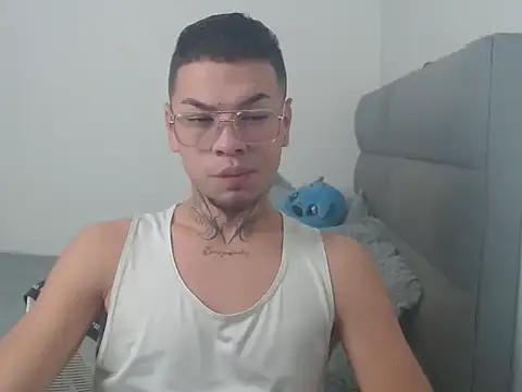 MarceloMilk online show from 09/15/25, 01:44