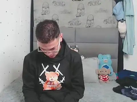 MarceloMilk online show from 10/17/25, 09:06