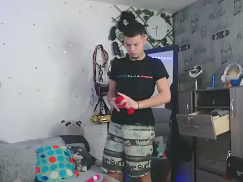 MarceloMilk online show from 10/24/25, 01:35