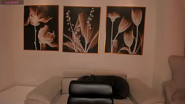 AlinaKravitz online show from 02/06/26, 12:08