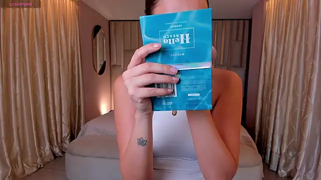 KaiaFerreira online show from 11/09/25, 12:47