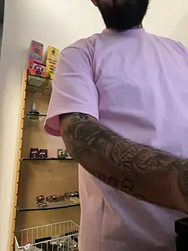 Snapshot of jr91esl chatting on 02/08/25, 01:32 jr91esl online show from 02/08/25, 01:32