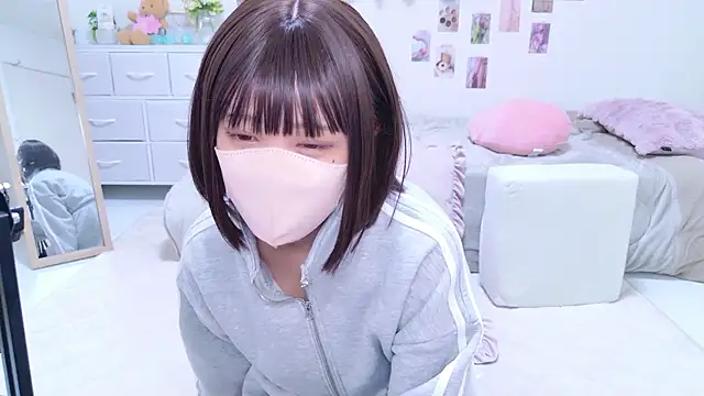 Snapshot of aki_zzz chatting on 10/22/25, 05:13 aki zzz online show from 10/22/25, 05:13