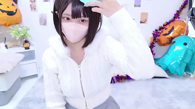 Snapshot of aki_zzz chatting on 10/28/25, 07:27 aki zzz online show from 10/28/25, 07:27