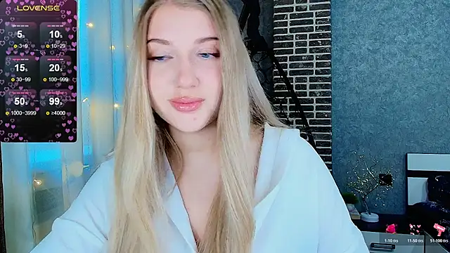 Snapshot of Evacadooo chatting on 11/27/25, 04:47 Evacadooo online show from 11/27/25, 04:47