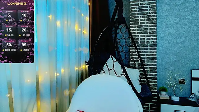 Snapshot of Evacadooo chatting on 12/04/25, 04:22 Evacadooo online show from 12/04/25, 04:22